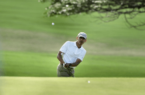Obama playing golf in Hawaii